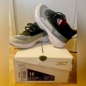 UNDER ARMOUR CURRY 7 BASKETBALL SHOES 1Y